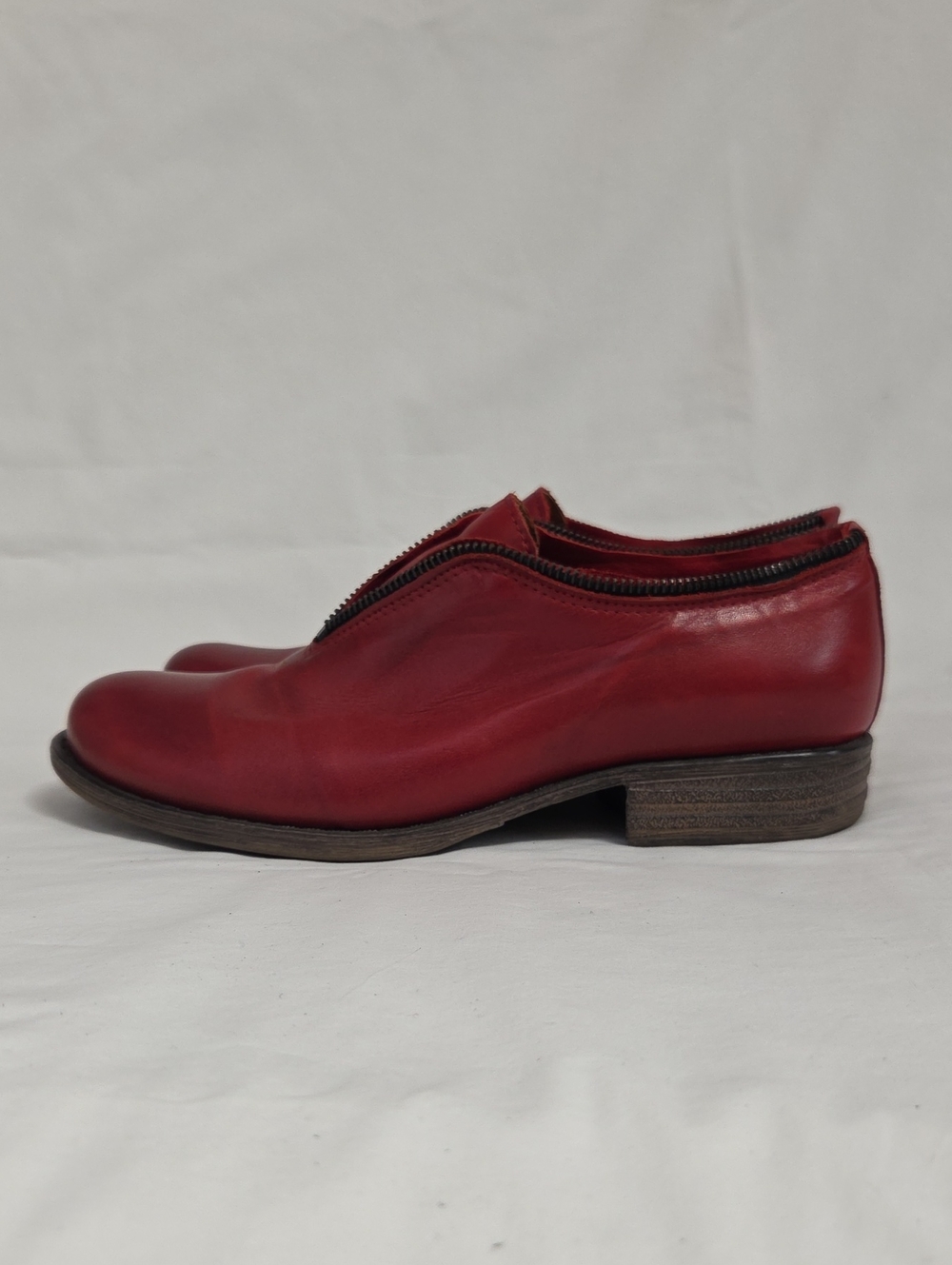 Miz Mooz Lauralyn Red Leather Zipper Trim Shoe 8